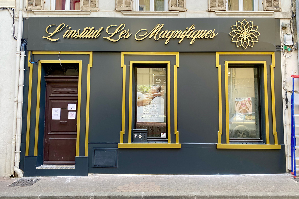 Réalisation d'un habillage de façade pour l'Institut Les Magnifiques à Saint-Chamas
