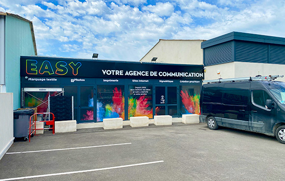 Devanture agence easy communication Saint-Rémy de Provence